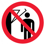 Запрещающий знак Запрещается подходить к элементам оборудования с маховыми движениями большой амплитуды P32
