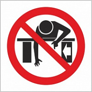 Знак Запрещается протягивать руки в зону работы движущихся механизмов