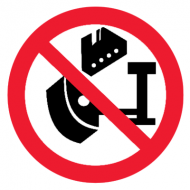 Запрещающий знак Накачивание шин без защитного устройства запрещено