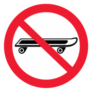 Запрещающий знак Вход со скейтбордами запрещен